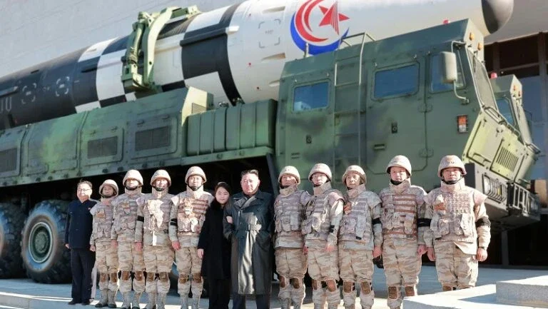 Kim afirma que Coreia do Norte terá força nuclear mais poderosa do mundo