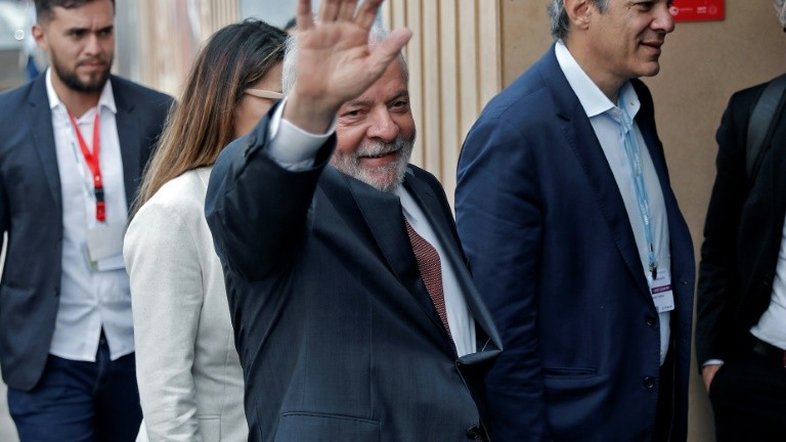 Presidente eleito do Brasil, Lula, recebido com aplausos na COP27