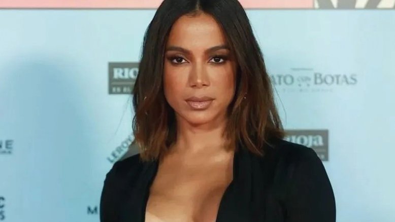 Anitta é processada por dançarina por aparição durante 2 segundos em série