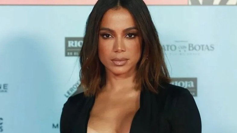 Anitta é processada por dançarina por aparição durante 2 segundos em série