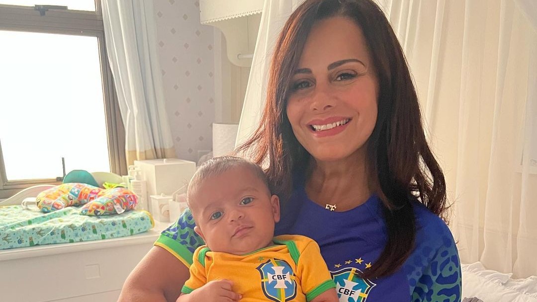 Viviane Araújo compartilha foto do filho Joaquim usando uniforme da seleção brasileira
