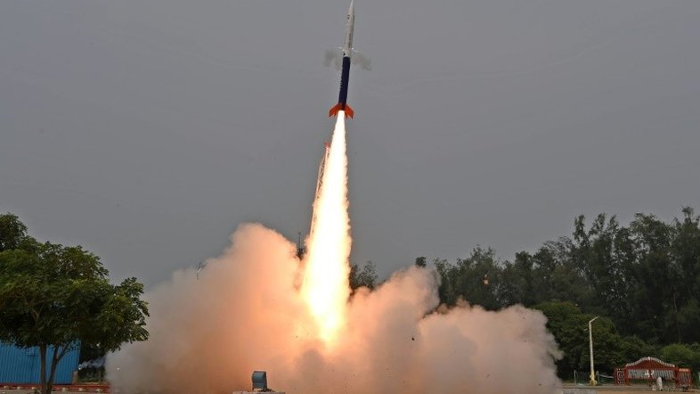 Índia lança seu primeiro foguete espacial desenvolvido por uma empresa privada