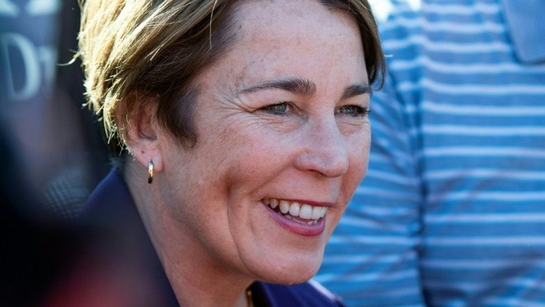 Maura Healey é eleita primeira governadora abertamente lésbica dos EUA
