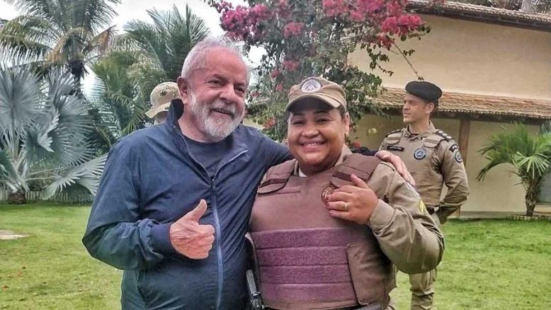 Com Janja, Lula deixa casa em que repousou no litoral da Bahia