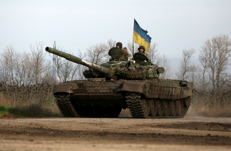 Soldados ucranianos em um tanque, no leste do país, em 24 de novembro de 2022 - AFP