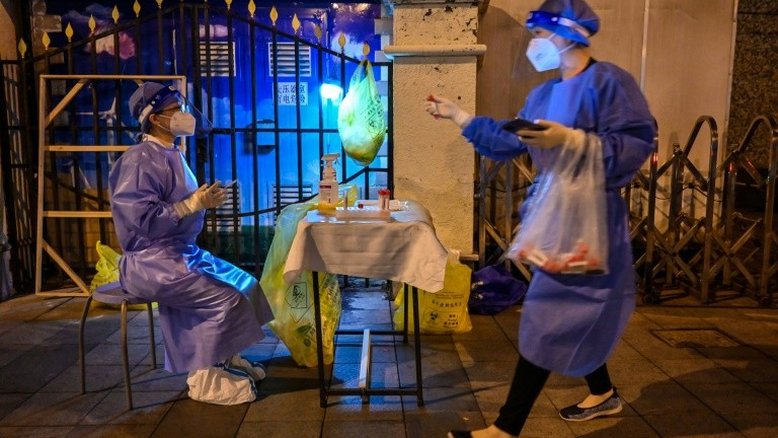 China flexibiliza medidas anticovid e reduz quarentena para viajantes