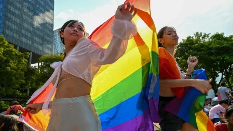 Singapura revoga lei contra homossexualidade, mas mantém casamento 