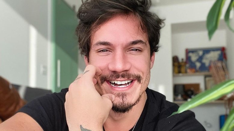 Eliezer explica aumento dos peitos após ser questionado se ‘havia colocado silicone’
