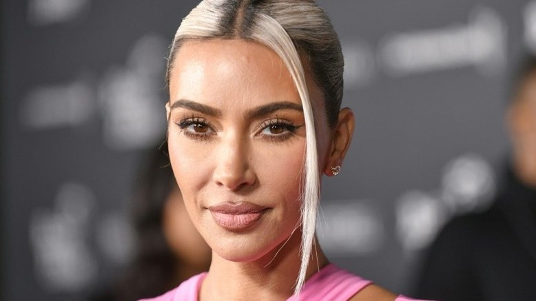 Kim Kardashian revela doença de filho com Kanye West: 'Passei pra ele'