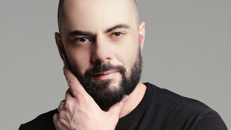 Destaque no Brasil, cabeleireiro Murilo Maurício recebe homenagem internacional