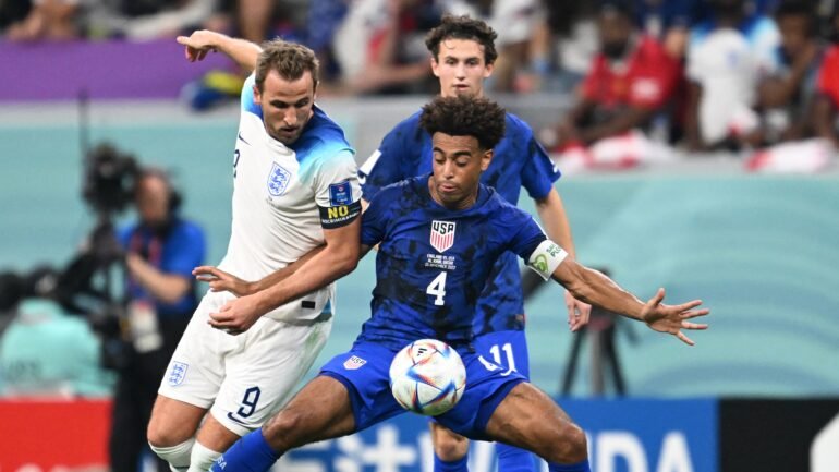 Inglaterra sofre com os Estados Unidos, mas segura empate e liderança do grupo