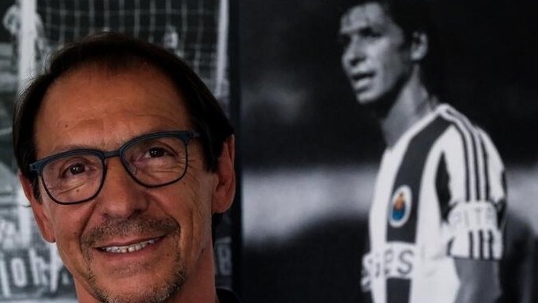 Morre Fernando Gomes, maior artilheiro da história do Porto