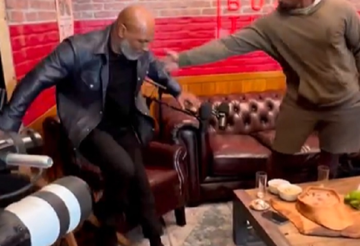 Vídeo: Mike Tyson tenta andar de skate com Tony Hawk, mas leva tombo em estúdio