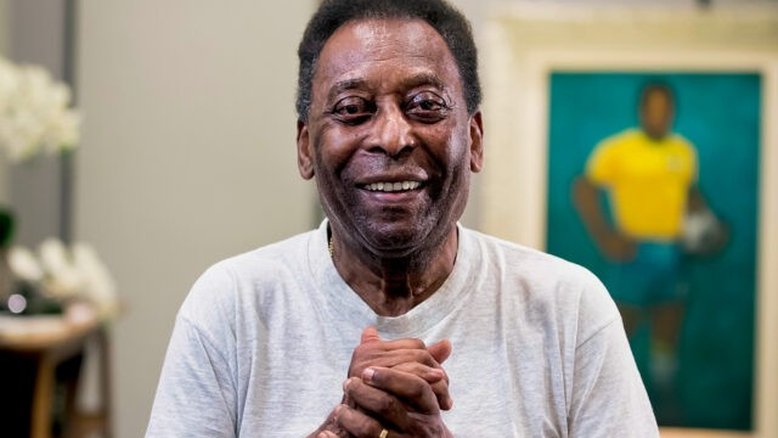 Pelé será homenageado pelo Santos com coroa no escudo do time em 2023