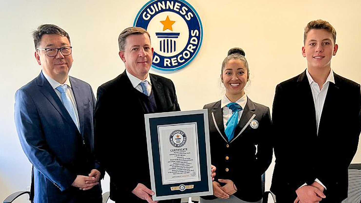 Prefeito de São Bernardo, Orlando Morando recebe o Guinness pelo recorde de reciclagem de óleo de cozinha