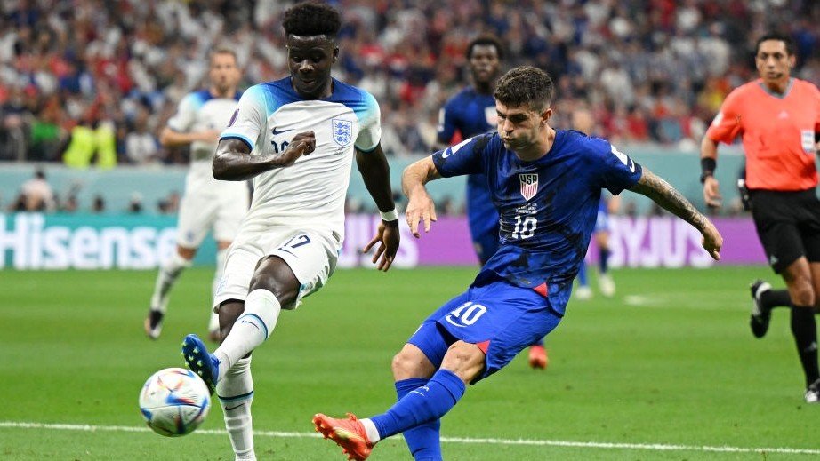 Inglaterra sofre com os Estados Unidos, mas segura empate e liderança do grupo
