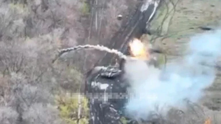 VIDEO: Sozinho, soldado ucraniano destrói tanque russo com RPG