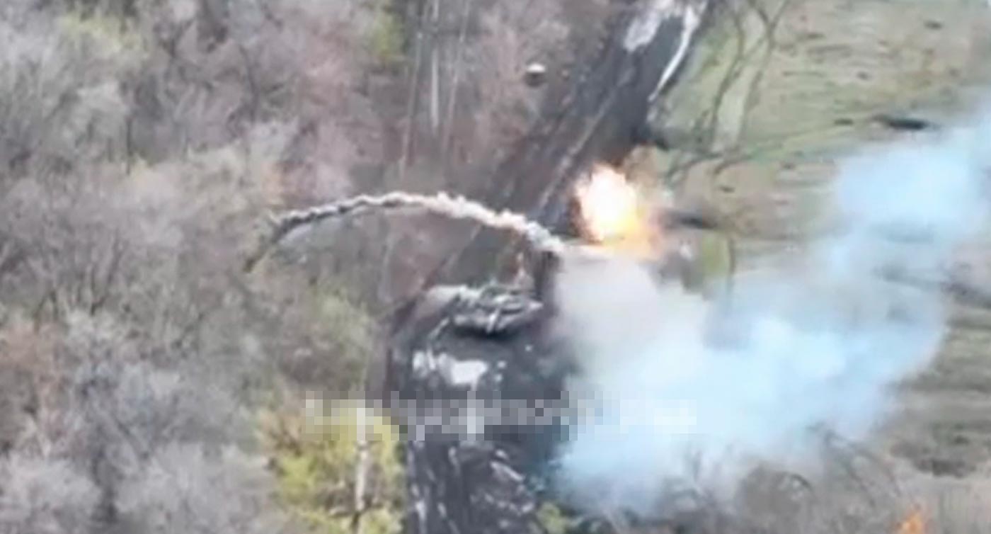 VIDEO: Sozinho, soldado ucraniano destrói tanque russo com RPG