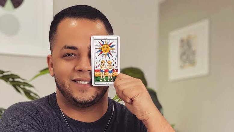 Cartomante que previu fim de 'Brumar', Eric Sensitivo vira sucesso na internet