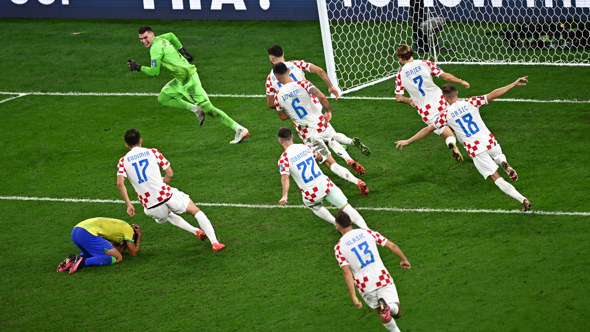 Brasil perde chances, leva gol no fim e é eliminado pela Croácia nos  pênaltis