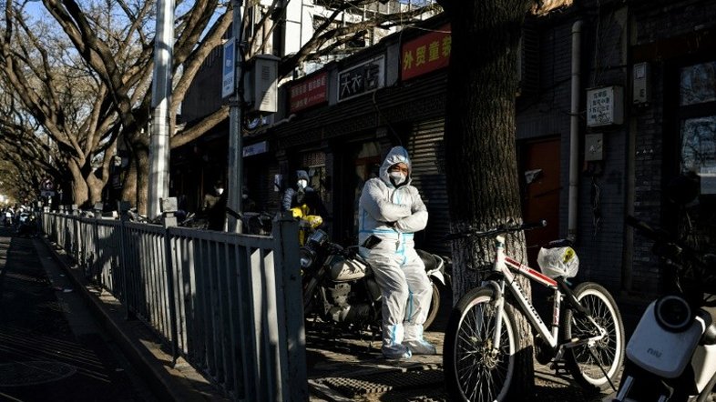 Moradores de Pequim driblam regras anticovid em restaurantes e bares clandestinos