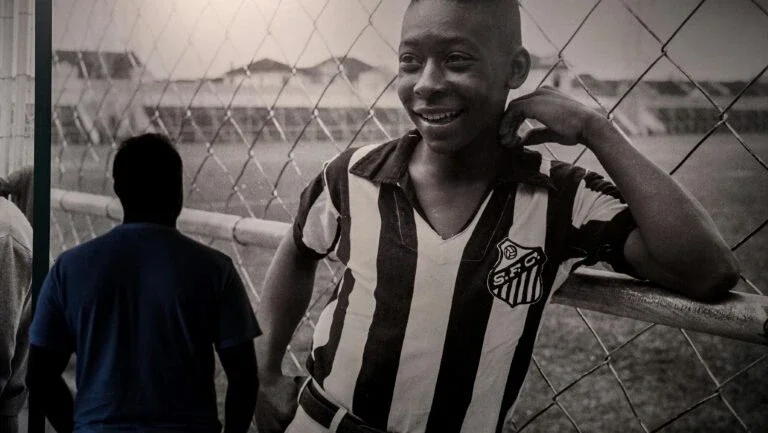 Pelé, o adolescente e o início do mito