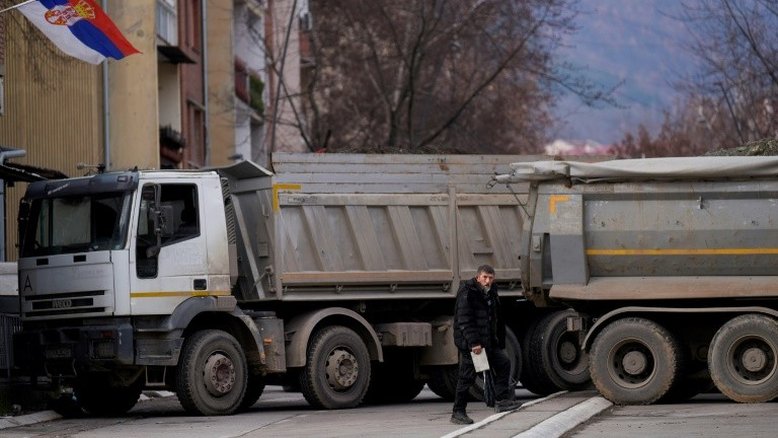 Principal passagem de fronteira entre Sérvia e Kosovo é reaberta