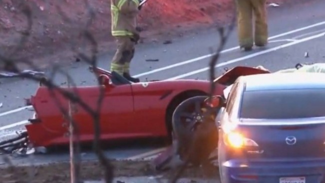EUA: Ferrari se parte ao meio em acidente de trânsito e deixa uma pessoa morta