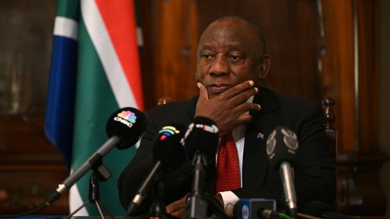 Atingido por escândalo, presidente sul-africano tem futuro incerto
