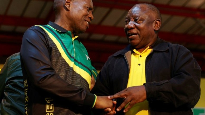 Ramaphosa é reeleito presidente de seu partido na África do Sul