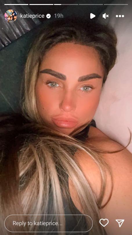 Ex-modelo faz 16ª plástica na tentativa de ter os 'maiores seios da Grã-Bretanha' 2 Katie posou no instagram, mas manteve os seios cobertosCrédito: instagram
