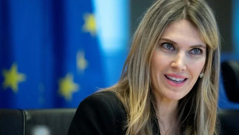 Bélgica se pronuncia sobre prisão por corrupção de eurodeputada grega