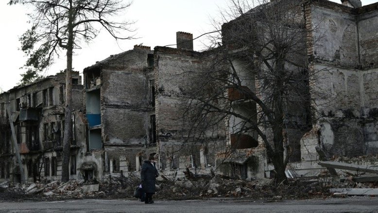 Rússia e Ucrânia promovem bombardeios com mortes em Kherson e Donetsk