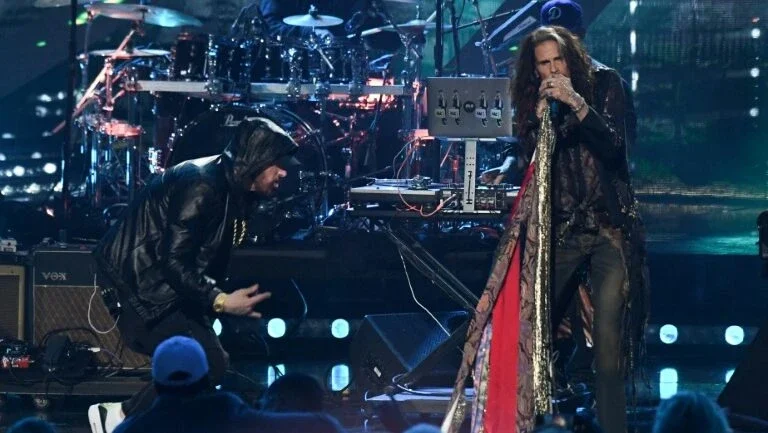 Steven Tyler, vocalista do Aerosmith, é acusado de abuso sexual de menor