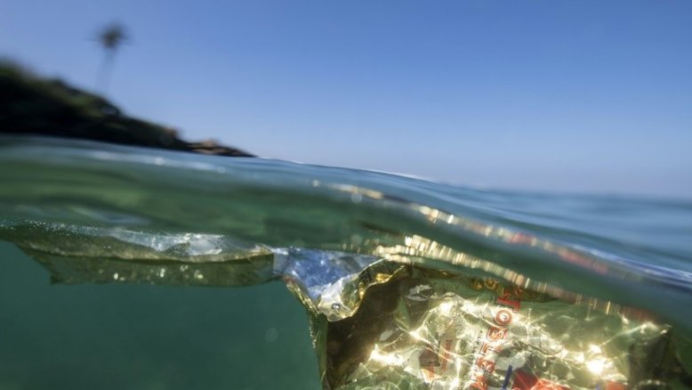 França sediará novos debates sobre pacto mundial para salvar oceanos do plástico