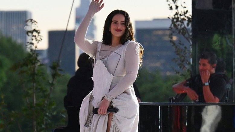 Um guia de Rosalía, estrela pop mundial da Espanha que triunfou em 2022