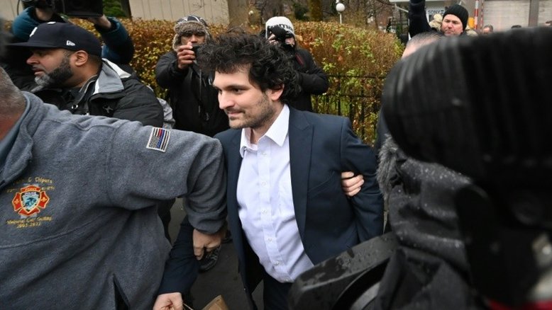 Justiça dos EUA liberta cofundador da FTX sob pagamento de fiança
