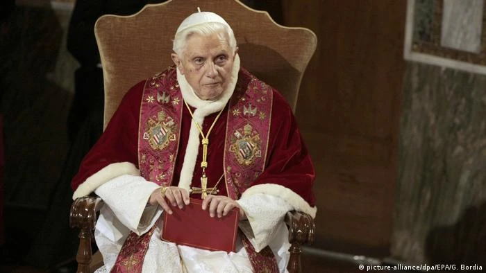 Papa emérito Bento 16 foi primeiro pontífice a renunciar em 600 anos