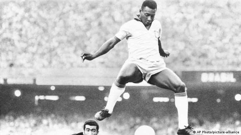 Pelé, um rei negro: morte reafirma hegemonia e pioneirismo social