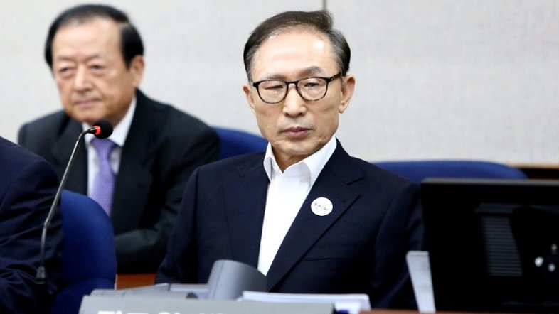 Ex-presidente sul-coreano condenado por corrupção recebe indulto