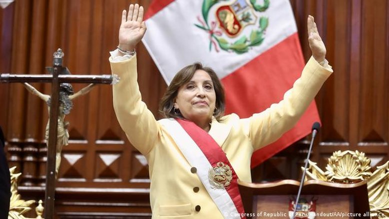 Nova presidente do Peru propõe antecipar eleições para 2024