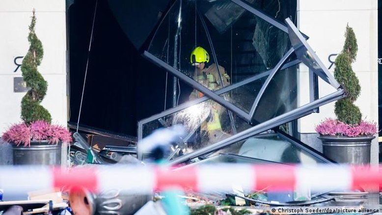 Aquário gigante com maior tanque cilíndrico do mundo se rompe em Berlim