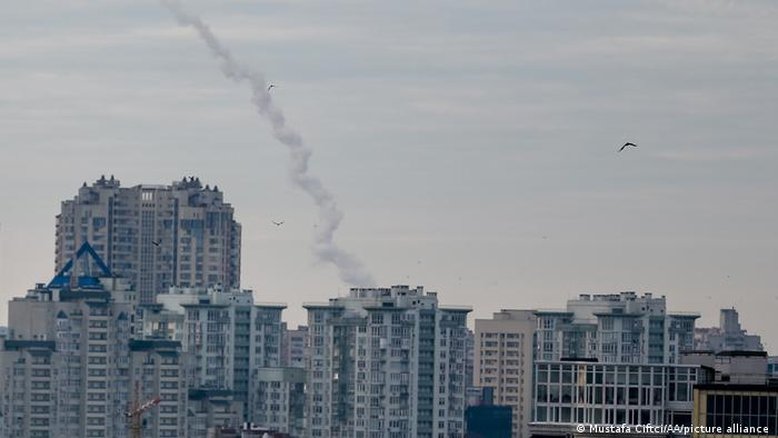 Rússia lança dezenas de mísseis em Kiev e outras cidades ucranianas