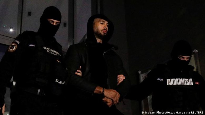 Após provocar Greta, Andrew Tate é preso na Romênia suspeito de estupro e tráfico humano