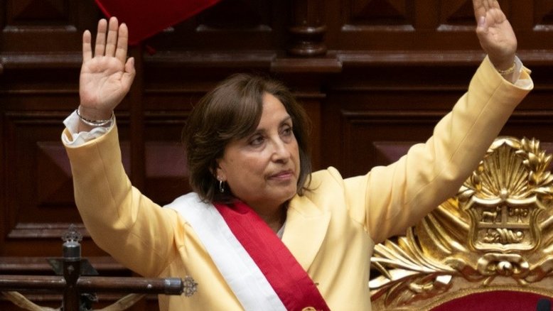 Nova presidente do Peru tenta formar governo após destituição de Castillo