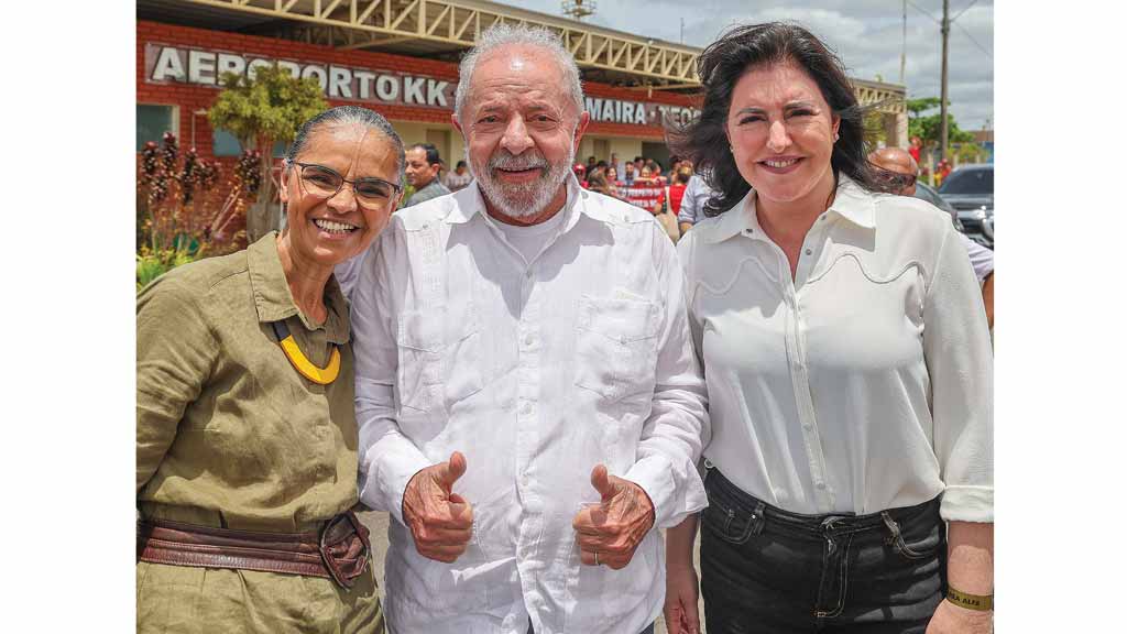 NOVAS ALIANÇAS Marina Silva e Simone Tebet com Lula, em Teófilo Otoni (MG): apoio vital no segundo turno