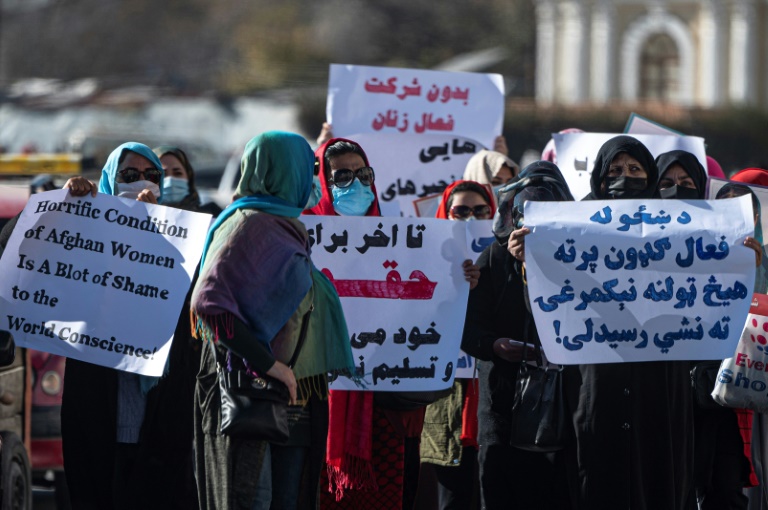 Protesto de mulheres em Cabul no dia 24 de novembro de 2022