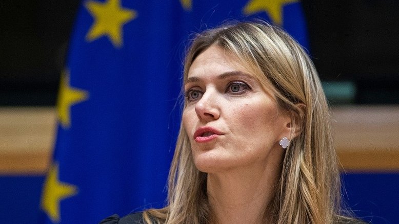 Eurodeputada grega se defende das acusações de corrupção