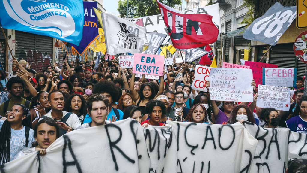 Gestão Bolsonaro termina paralisada por incompetência e falta de verbas: veja como isso afeta sua vida
