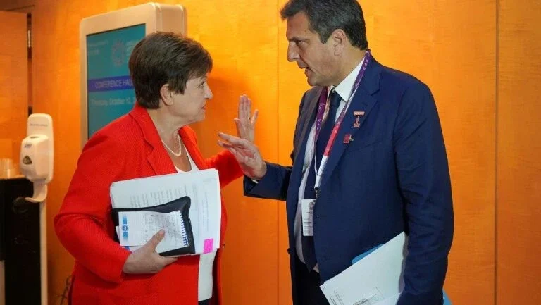 FMI anuncia desembolso de US$ 6 bilhões para Argentina